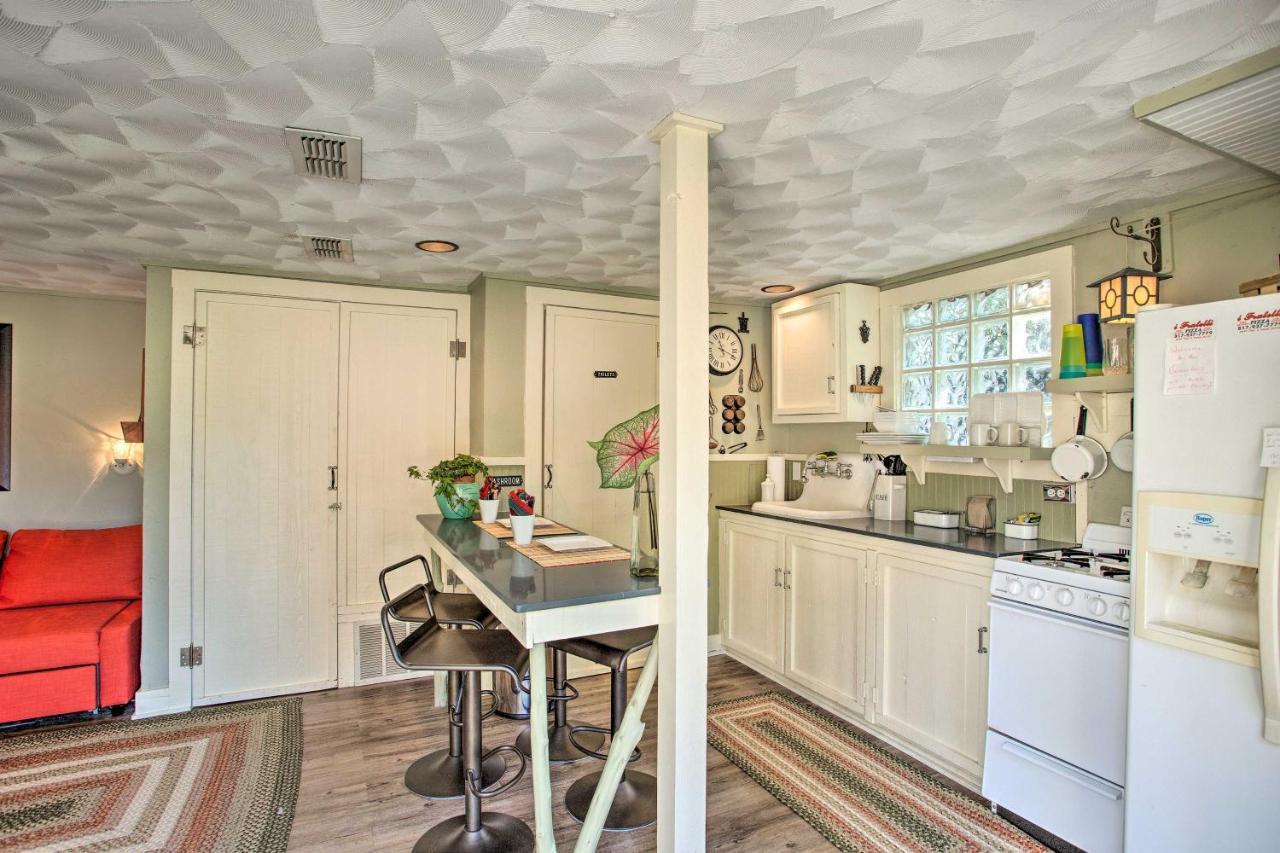 Historic Fort Worth Cottage With Shared Pool! Exterior photo