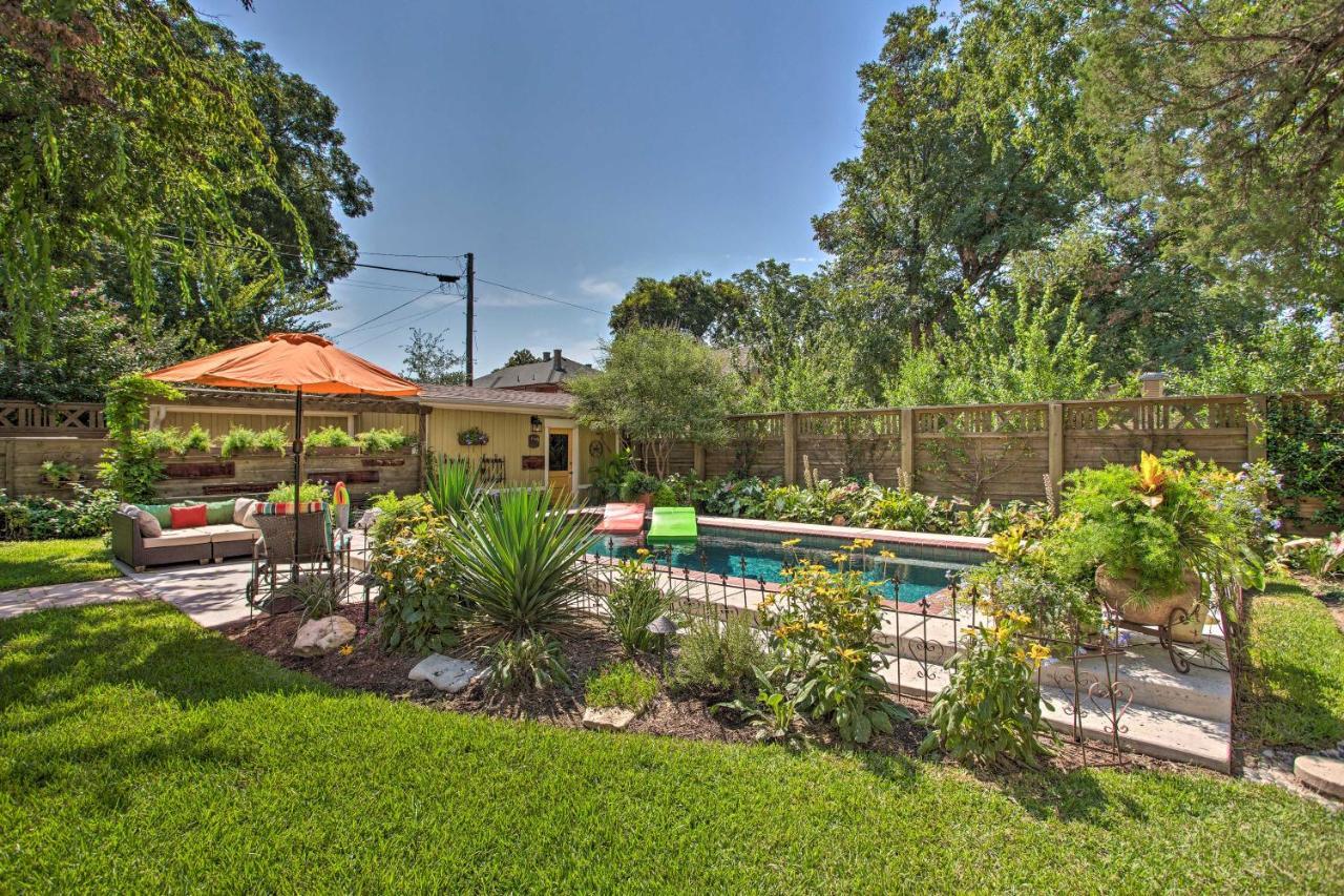 Historic Fort Worth Cottage With Shared Pool! Exterior photo